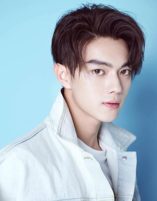 Tình cũ Hứa Khải lật scandal bạo hành, biến căng sắp ập Cbiz-1