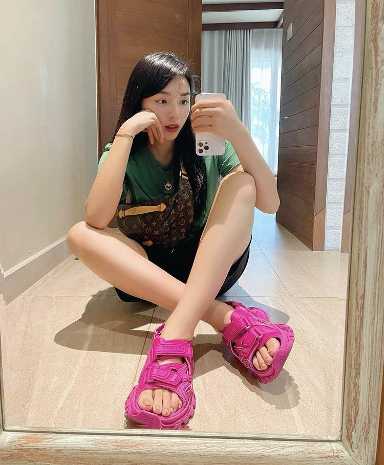 Không chỉ sống chung nhà, Kỳ Duyên - Minh Triệu còn mặc chung đồ-5