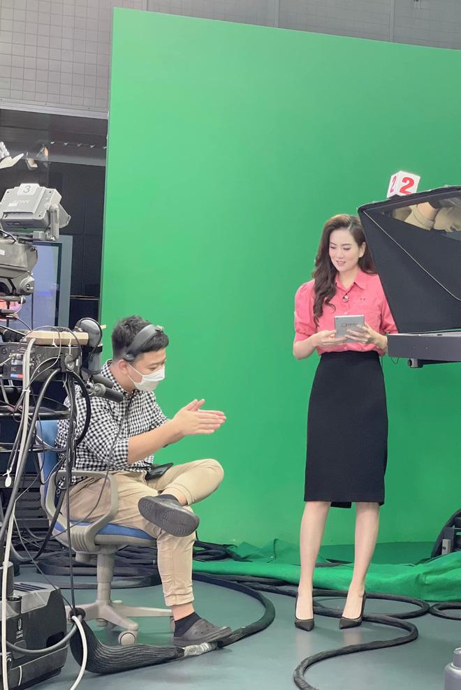 MC Mai Ngọc tiết lộ bí mật trong tủ đồ cá nhân ở nhà đài-4