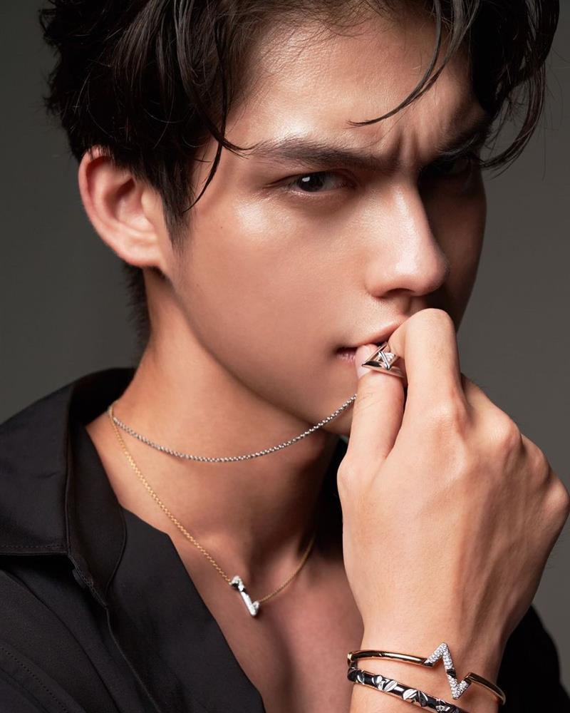 Mew Suppasit - Bright Vachirawit: Ai đẹp đôi hơn với Hoa hậu Thái Lan?-6