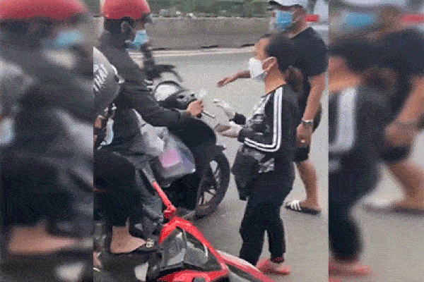 Sự thật clip người đàn ông dùng chân nhận tiền từ thiện-3