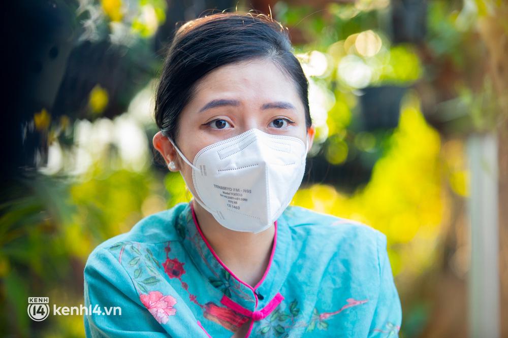 Phan Quế Chi, sinh năm 1996, là nữ tiếp viên hàng không. Do dịch bệnh nên công việc bị ảnh hưởng, Chi đã quyết định tham gia hành trình thiện nguyện thực hiện những chuyến xe "mai táng 0 đồng". Công việc của Chi là ghi chép sổ sách, lộ trình xe, lo thủ tục giấy tờ cho công tác mai táng người đã mất. "Ước gì có thể giúp được hết tất cả, mong dịch bệnh sẽ mau qua, trả lại sự bình yên vốn có cho đất nước mình…", Quế Chi chia sẻ.