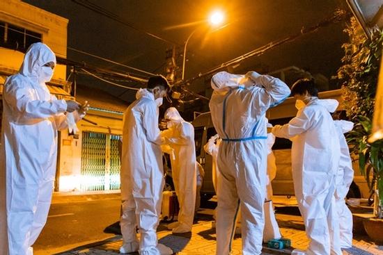 1 ngày dài theo chân nhóm 'mai táng 0 đồng' ở Sài Gòn