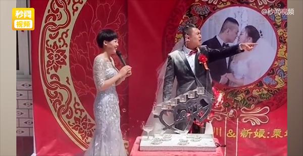 Clip: Chú rể bị hội bạn tạt bột mì tới tấp để chúc mừng đám cưới-2