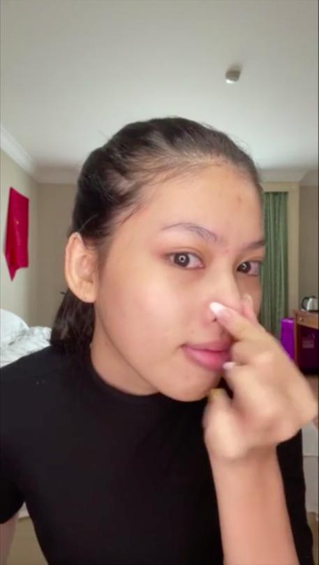 Á hậu Ngọc Thảo lộ môi thâm xì, da đầy mụn sau lớp make up vi diệu-8