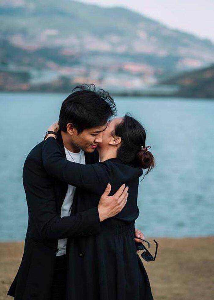 Vợ đại gia của Quý Bình rửa bát nhoay nhoáy khi về nhà chồng-8