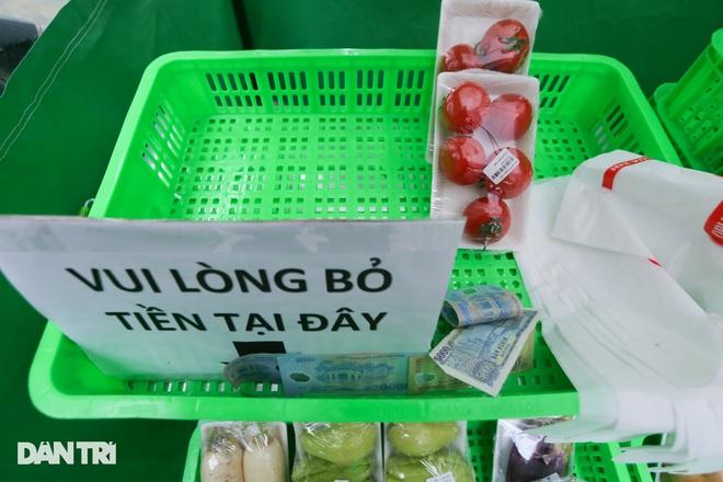 Hà Nội: Gian hàng thực phẩm không người bán, khách tự giác trả tiền-9