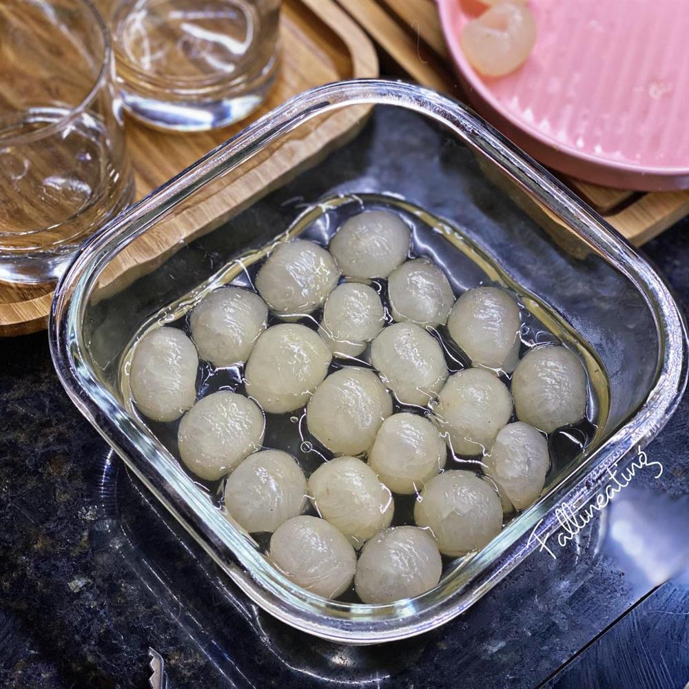 Gái xinh mách chiêu làm thạch nhãn dừa tươi ngọt mát tê lưỡi-4