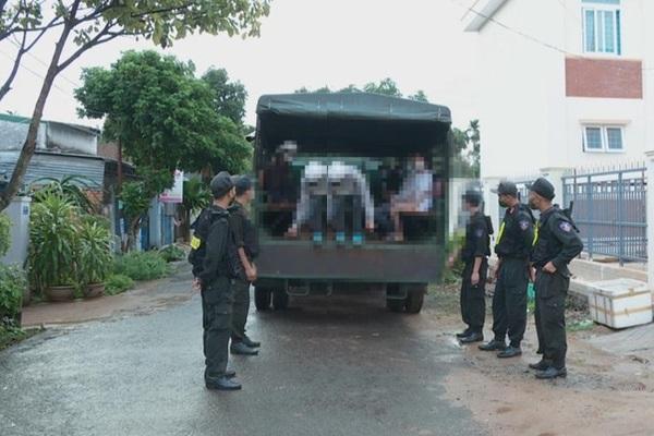 Xác minh vụ nữ sinh 13 tuổi bị bạn học lột đồ, đánh hội đồng-2