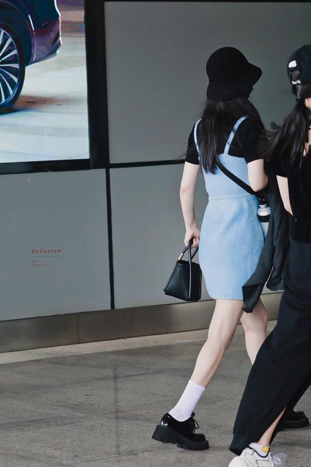 Không những ngày càng gầy, Triệu Lệ Dĩnh còn bị soi đôi chân gân guốc-1