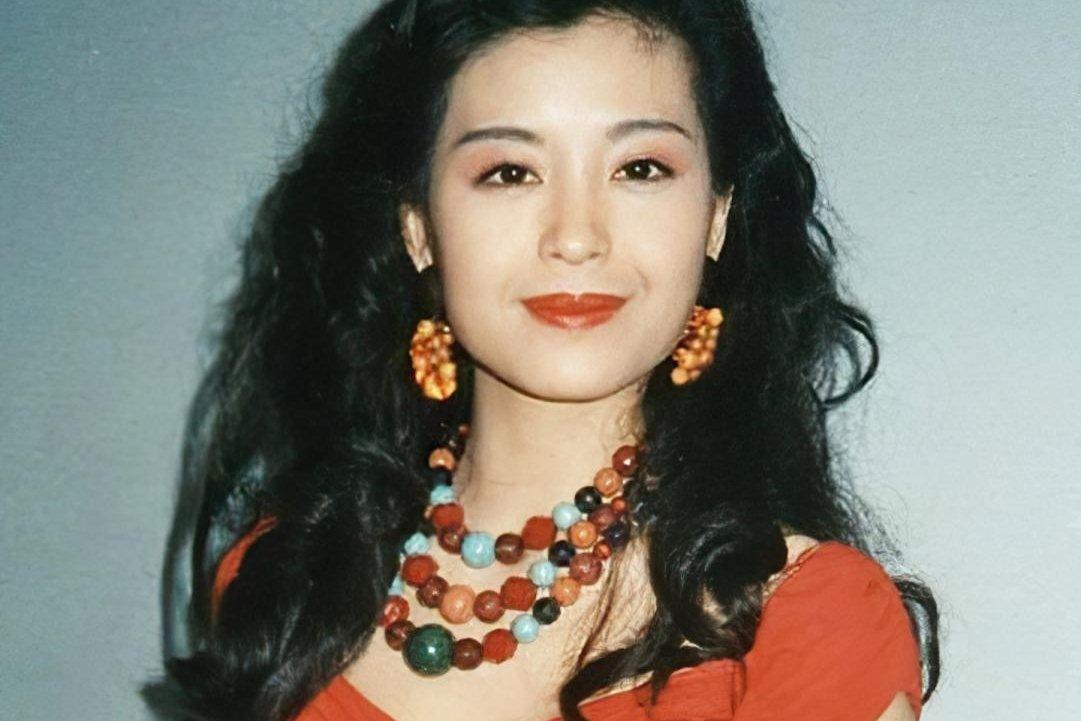 Hoa hậu Hong Kong mang tiếng đào mỏ giờ sống sao?-9