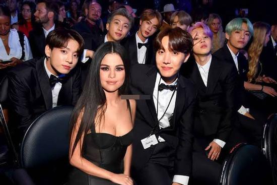 Selena Gomez nhấn theo dõi BTS, hình như sắp có màn collab mới?