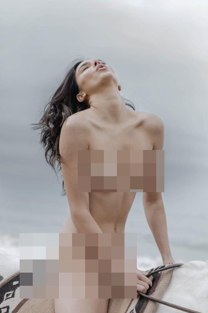 Kendall Jenner nude 100% quảng bá túi hiệu gây tranh cãi-6