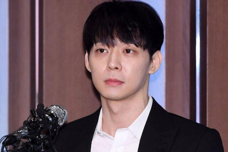 Park Yoochun bị cấm sóng, giờ còn phải đền 12 tỷ đồng-3