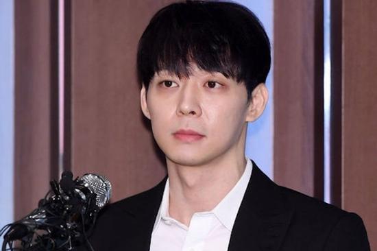 Sốc: Park Yoochun bị tố từng dụ dỗ fan 'quan hệ tập thể 3 người'