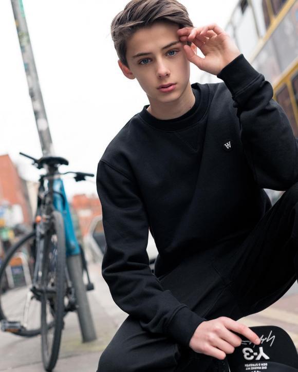 Cậu bé 7 tuổi được mệnh danh đẹp trai nhất thế giới giờ ra sao?-3