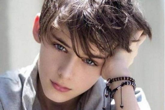 Cậu bé 7 tuổi được mệnh danh đẹp trai nhất thế giới giờ ra sao?
