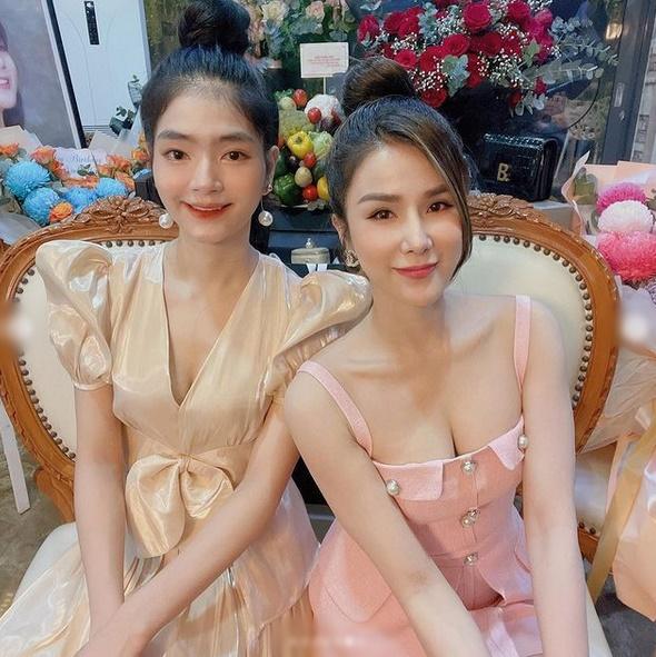 Giữa tin đồn ly hôn, Diệp Lâm Anh chuộng đồ màu hồng khoe vòng 1-3