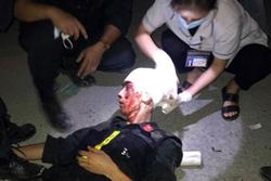 5 cảnh sát bị ném đá khi bảo vệ xe chở quạt điện gió