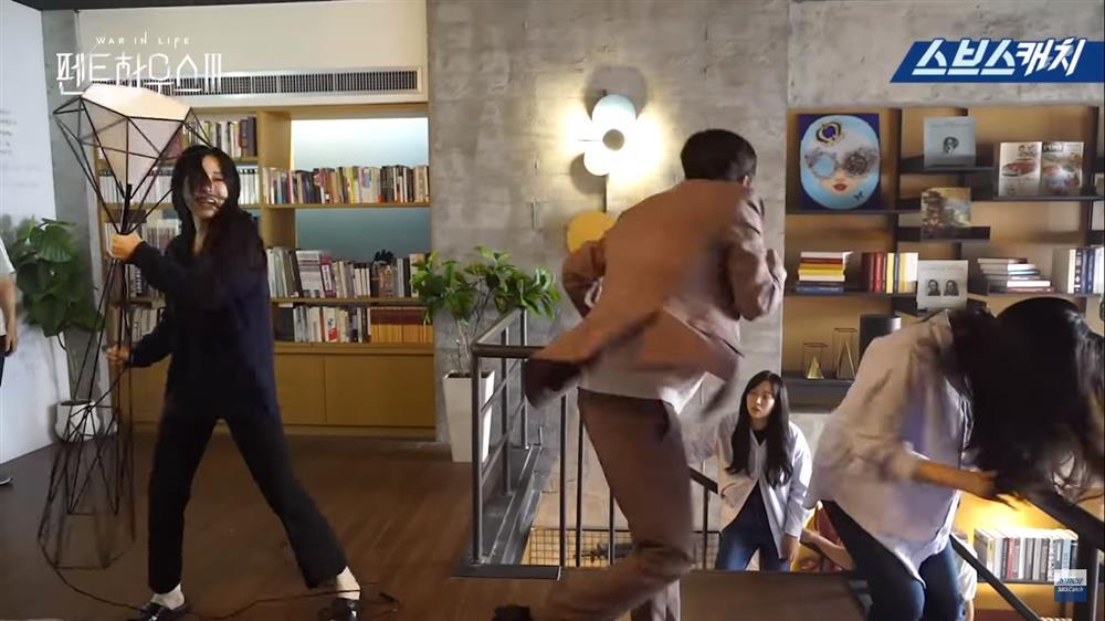 Penthouse 3: Dì Trinh diễn điên loạn khiến đạo diễn quên hô cắt-8