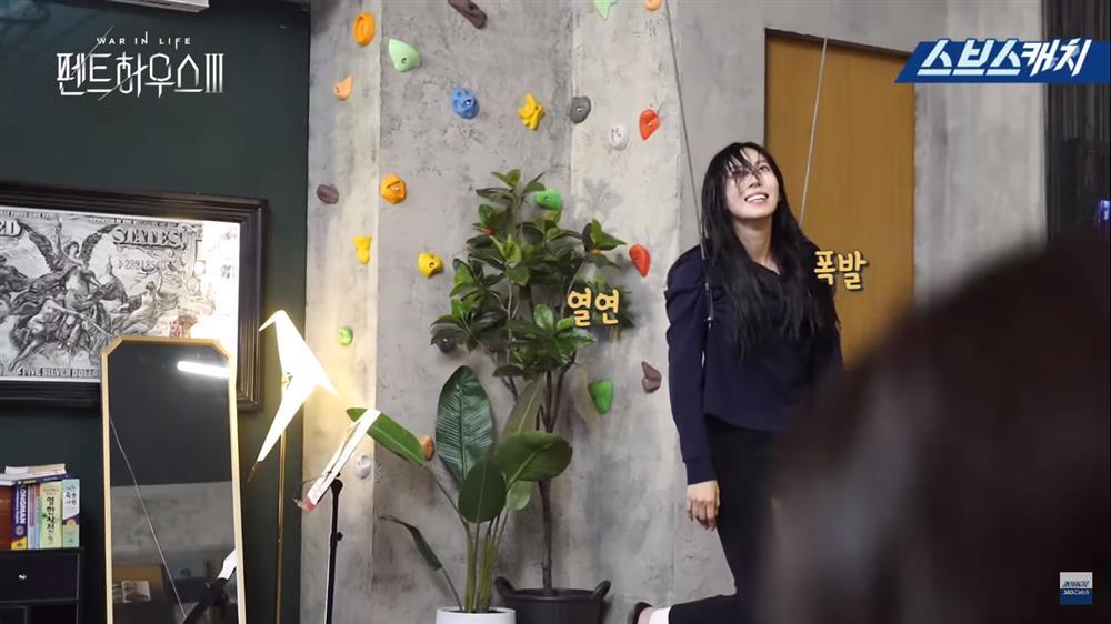 Penthouse 3: Dì Trinh diễn điên loạn khiến đạo diễn quên hô cắt-11