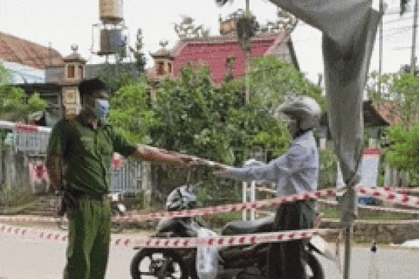 Vợ không được qua chốt, chồng quát: Kêu công an đến nhà tao-1