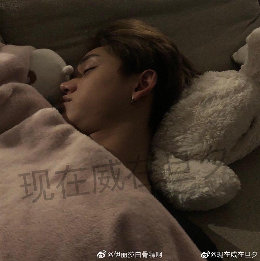 Lucas (NCT) bị 3 cô gái tố bạc tình, tung luôn ảnh giường chiếu-2