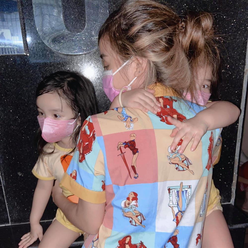 Vợ cũ Hoài Lâm ôm 2 con gái tháo chạy trong đêm-1