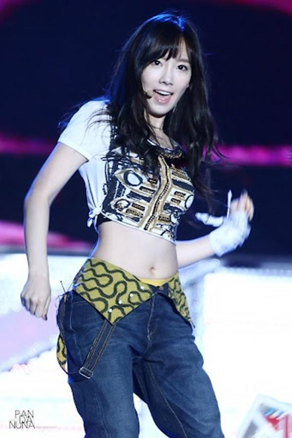Tại sao showbiz Hàn cấm ca sĩ nữ mặc áo hở rốn biểu diễn?-5