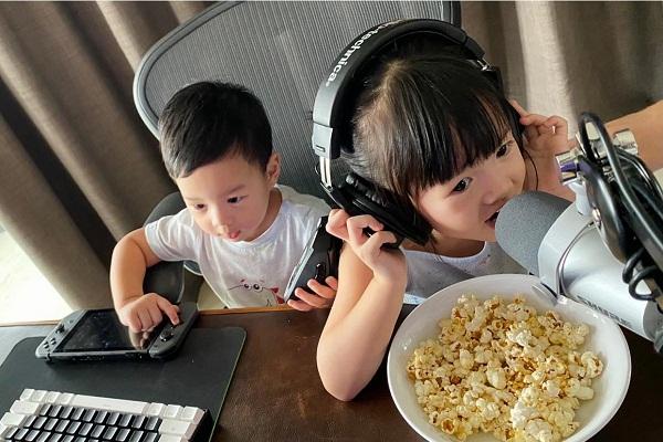 Cưng xỉu ảnh con trai Đặng Thu Thảo 1 tuổi làm vườn-10