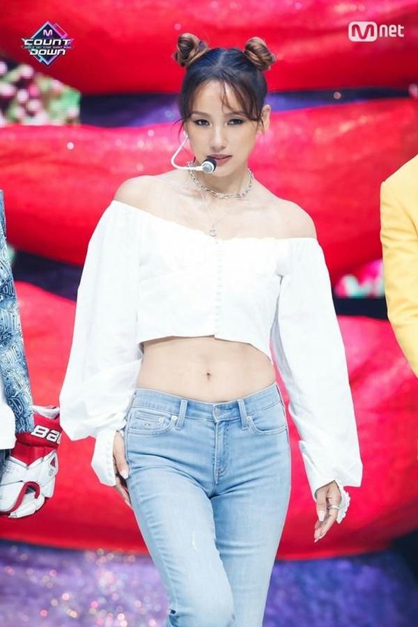 Tại sao showbiz Hàn cấm ca sĩ nữ mặc áo hở rốn biểu diễn?-9