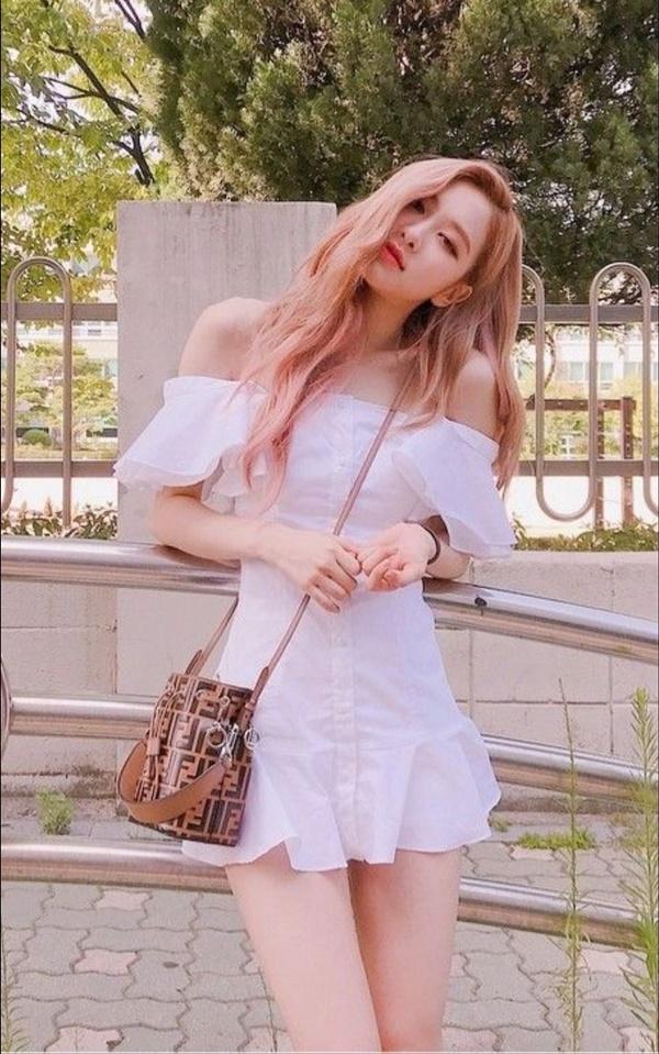 Tại sao showbiz Hàn cấm ca sĩ nữ mặc áo hở rốn biểu diễn?-20