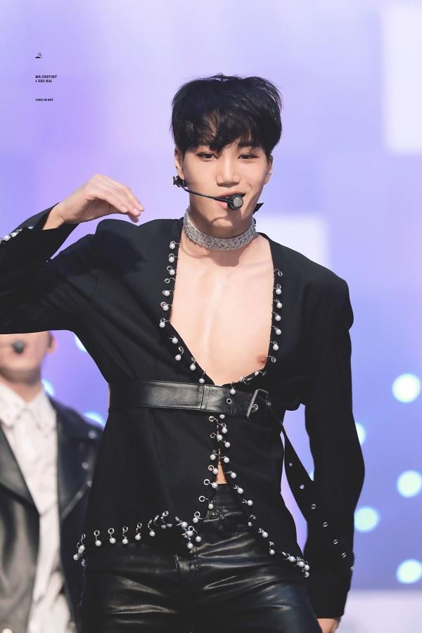 Tại sao showbiz Hàn cấm ca sĩ nữ mặc áo hở rốn biểu diễn?-21