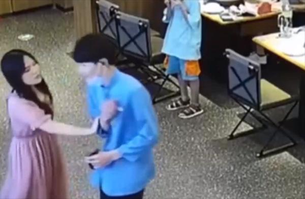 Phát hiện bạn trai làm phục vụ, lý do khiến ai nấy tan chảy-2