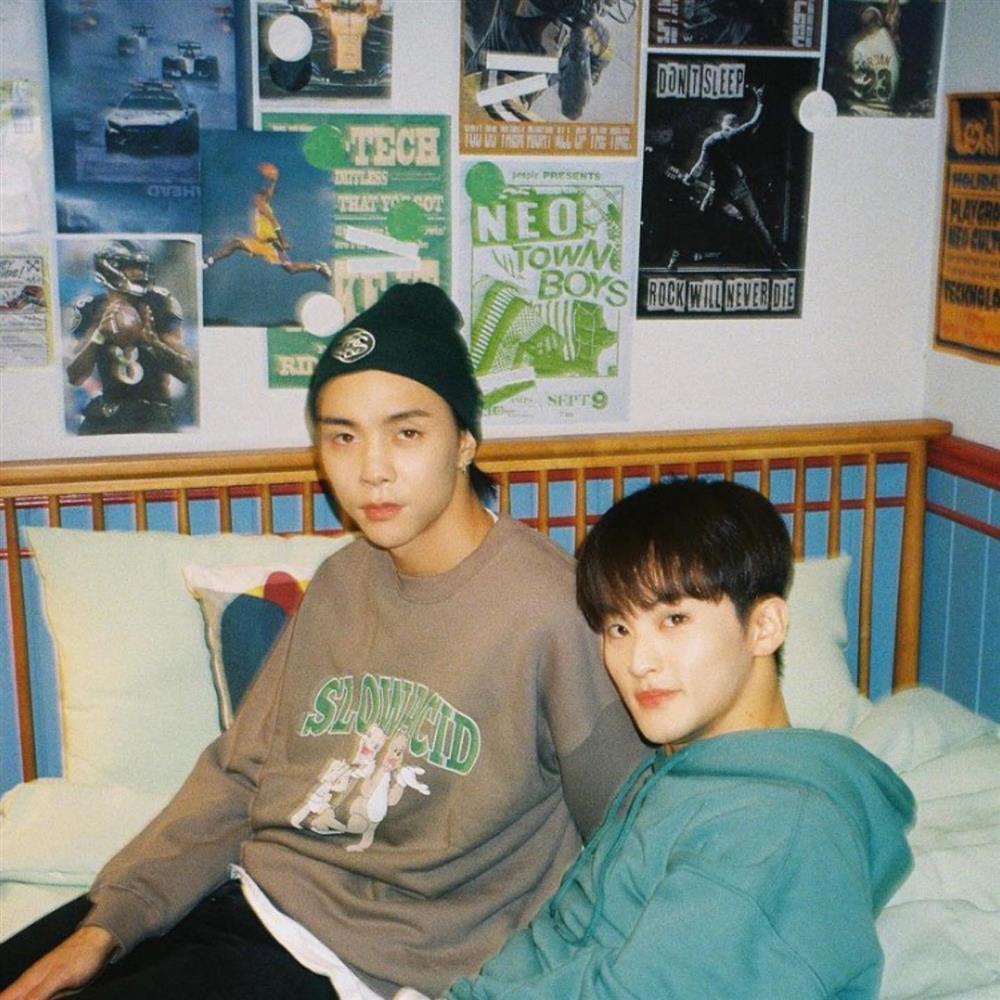 Ban nhạc Mỹ tố cáo NCT 127 đạo nhái poster: Bố cục, kiểu chữ quá giống nhau?-4