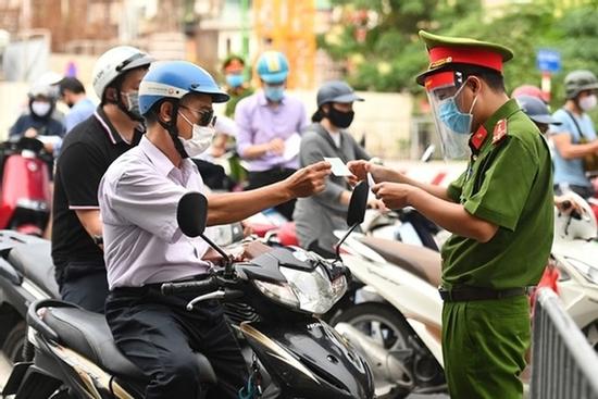 Hà Nội siết chặt kiểm soát tại 23 chốt, kể cả xe cứu thương, công vụ, luồng xanh