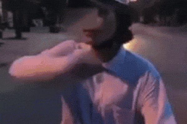 Không đeo khẩu trang, bà chị lý sự: Không có tiền, không nộp phạt-1