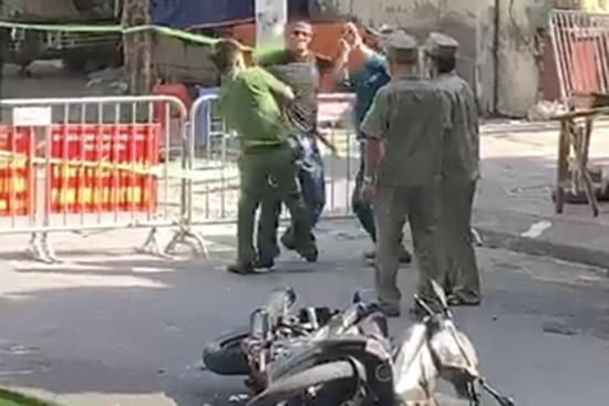 Người đàn ông bóp cổ công an ở chốt kiểm soát dịch