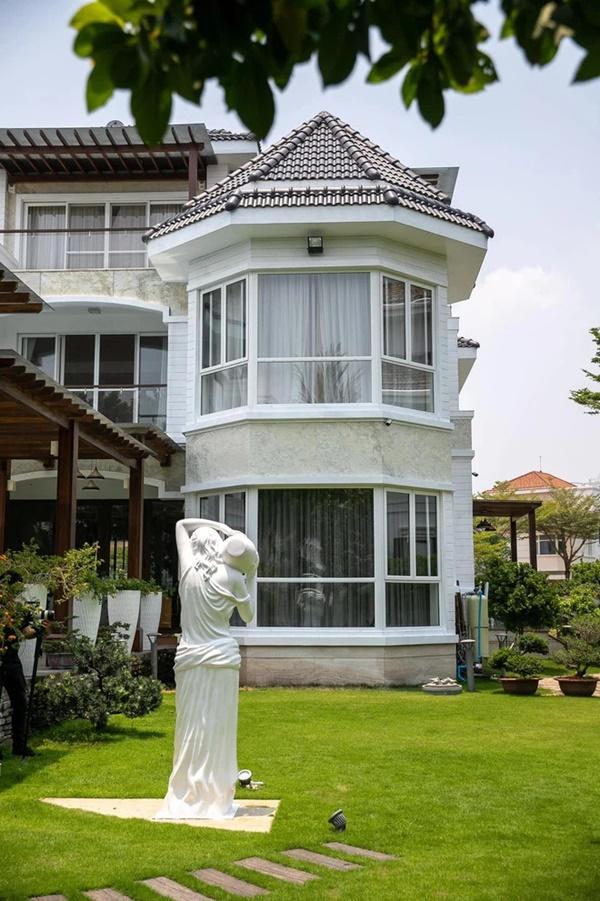 Đại gia có nhà 400 tỷ tiết lộ chi cả trăm triệu trả 3 người giúp việc-6