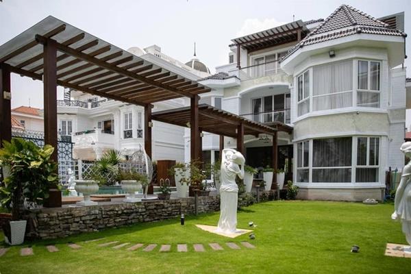 Đại gia có nhà 400 tỷ tiết lộ chi cả trăm triệu trả 3 người giúp việc-7