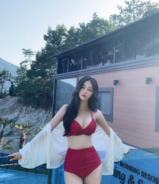 Body khét lẹt nữ streamer gây sốt bàn tay hư đụng vùng nhạy cảm-6