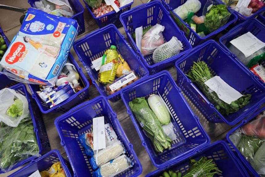 Bị chê giá cao, nhiều siêu thị ở TP.HCM sửa combo đi chợ hộ-2