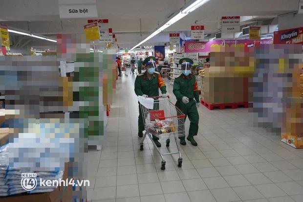 Visual đỉnh cao các anh bộ đội: Mặc đồ bảo hộ mà đẹp trai quá!-1