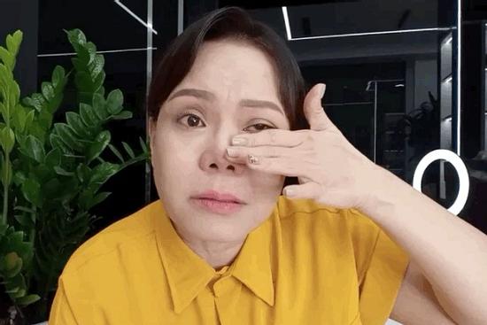 Việt Hương lo tang lễ cho nghệ sĩ Bạch Mai