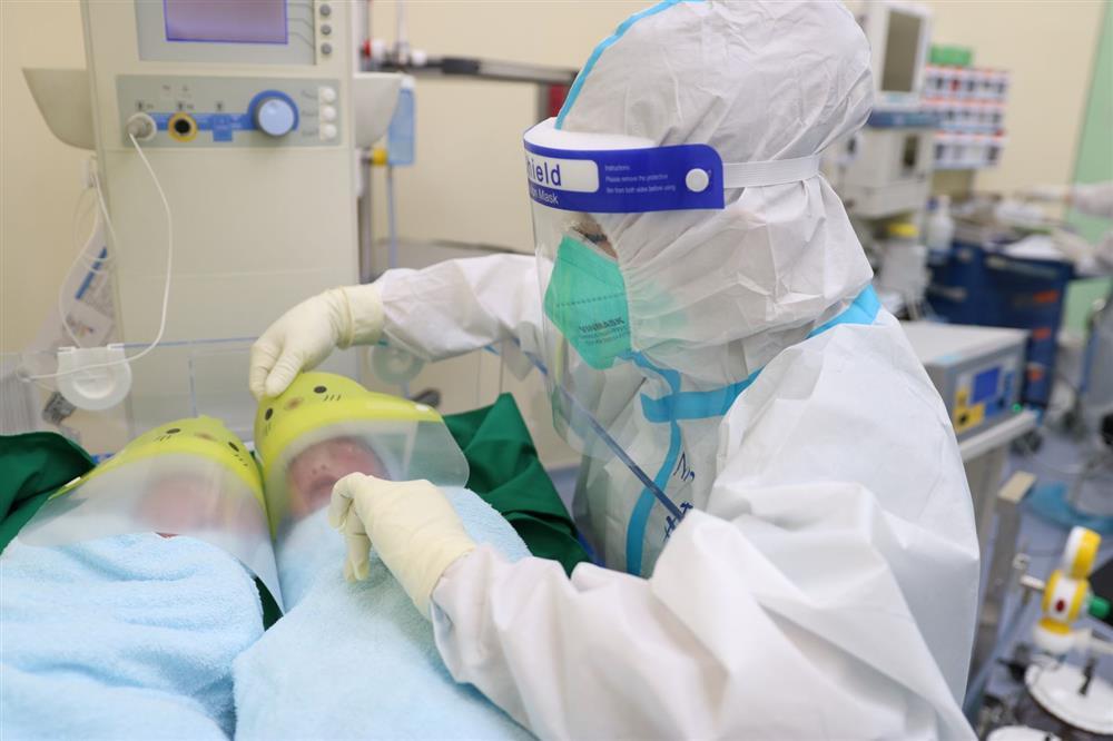 TP.HCM: 2 bé trai song sinh chào đời khoẻ mạnh từ mẹ F0-1