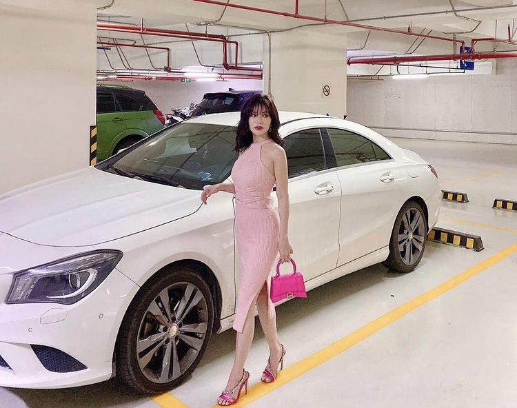 Diện váy len body: Chi Pu gợi cảm, Bella Hadid thanh lịch bất ngờ-6