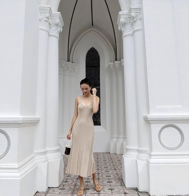 Diện váy len body: Chi Pu gợi cảm, Bella Hadid thanh lịch bất ngờ-7