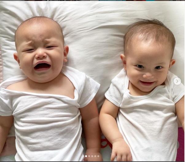 Con trai Hồ Ngọc Hà ngủ như thức, mắt nhắm mà miệng toe toét-11