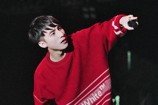 Sơn Tùng hát chay 'Chắc Ai Đó Sẽ Về', hụt hơi mà fan vẫn 'u mê'