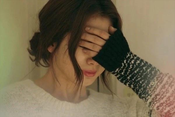 Chồng kéo vợ ngoại tình trở về để hành hạ chứ không phải tha thứ-4